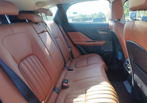 Jaguar F-Pace cena 84900 przebieg: 150734, rok produkcji 2017 z Michałowo małe 326